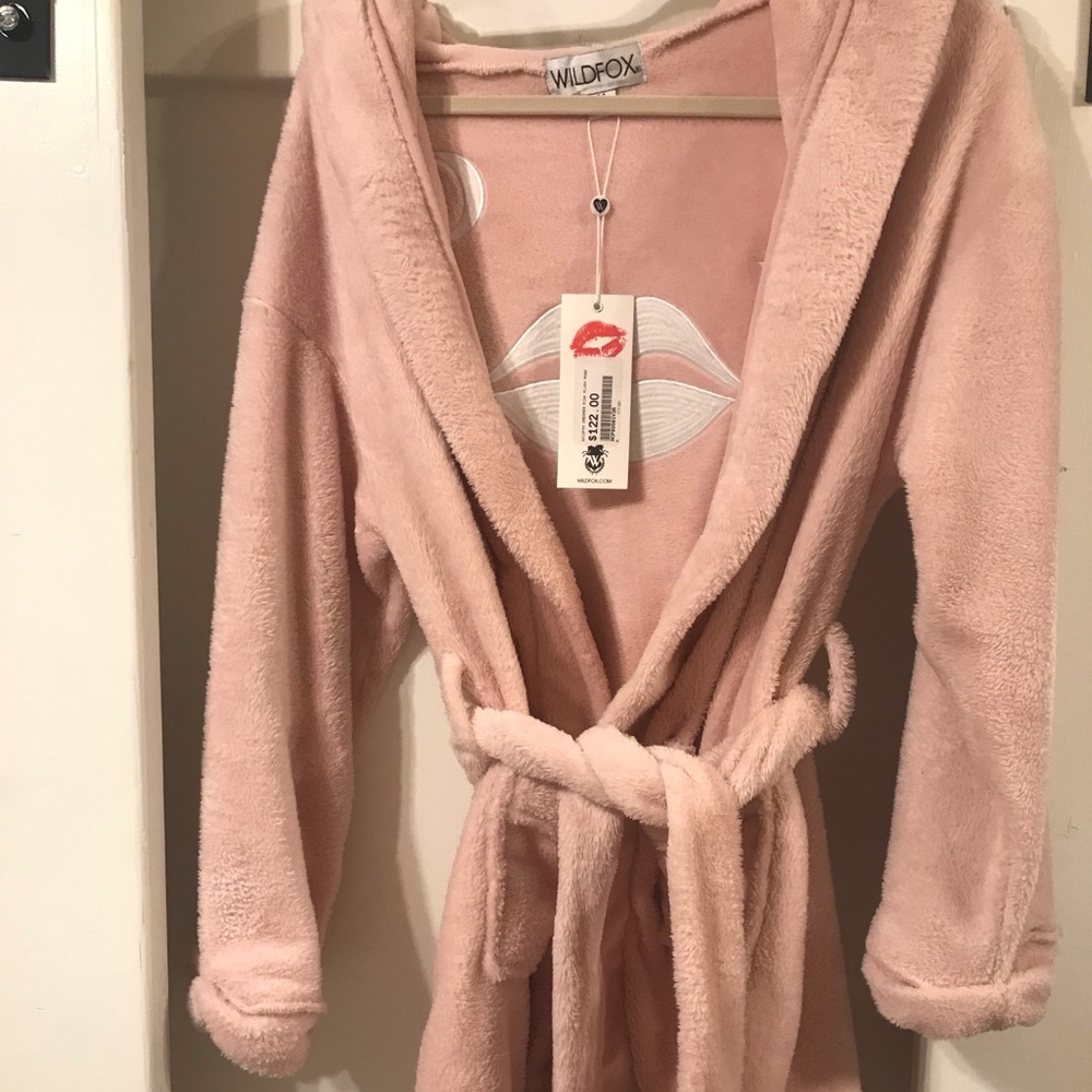 NWT WILDFOX ROBE🙌🏻🙌🏻😍😍!!!!! So cute & sweet